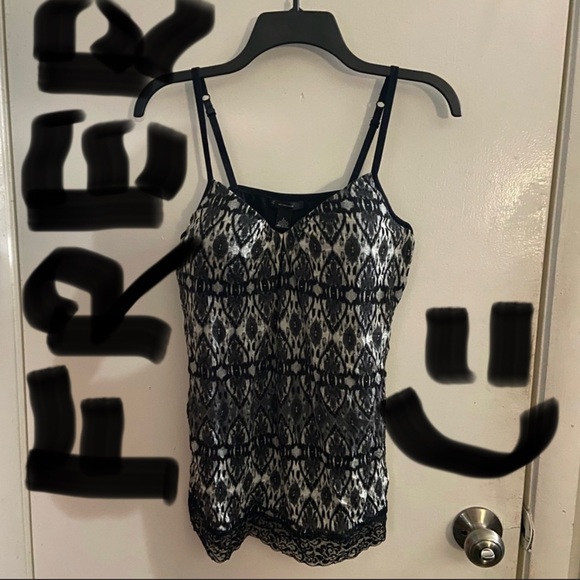 Victoria’s Secret strapless bra 38D and Bandeau SET + FREE tank w/ shelf bra !! - Picture 3 of 3